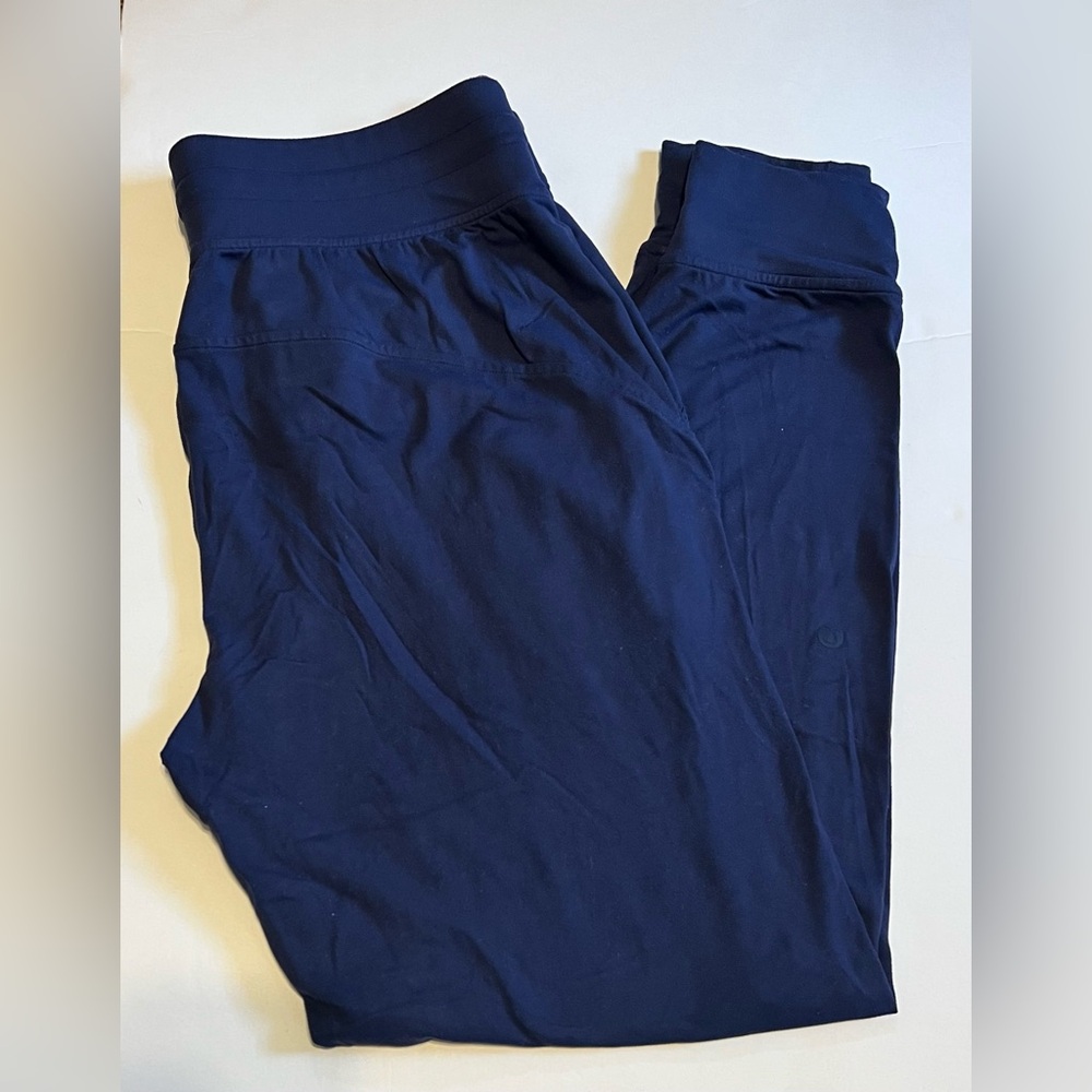 Lululemon size 8 pants
